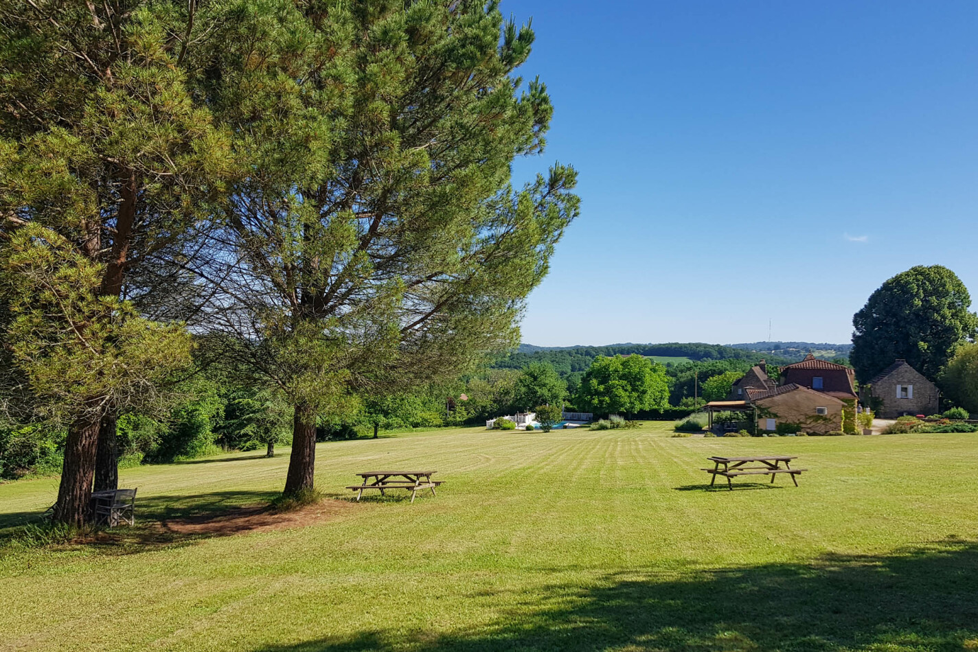 Entrez et tapons la causette... - Page 4 Gite_dordogne_Clos_Lascazes_espace_detente-3-1424x950